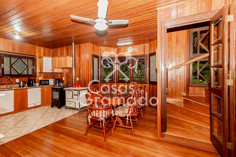 Espetacular Chalé 4 Quartos em Condomínio