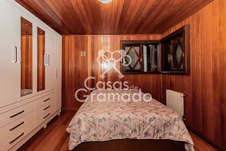 Charmoso Sobrado à venda em condomínio, 5 dormitórios, 04 va