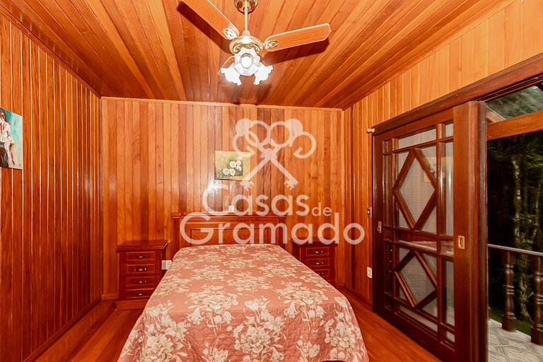 Charmoso Sobrado à venda em condomínio, 5 dormitórios, 04 va