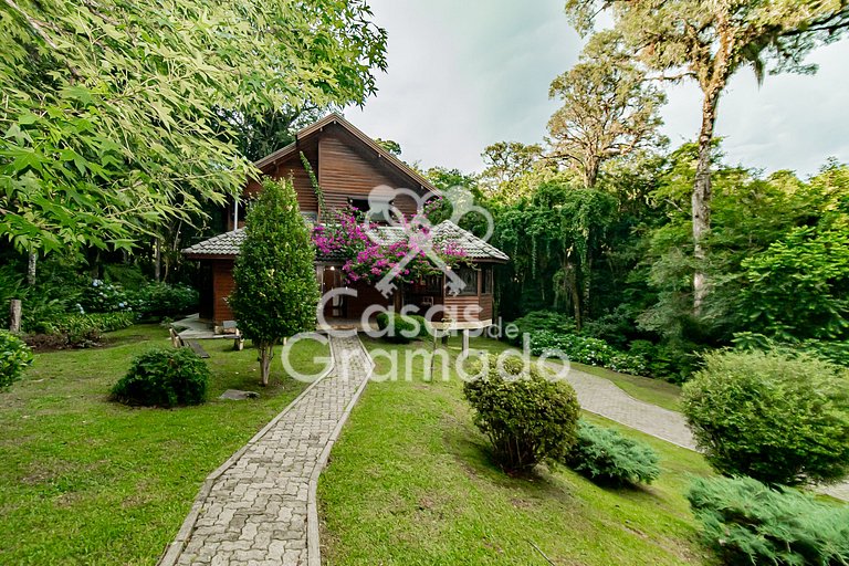 Charmoso Sobrado à venda em condomínio, 5 dormitórios, 04 va