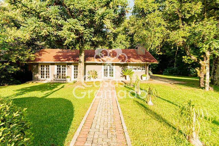 Charmoso Sobrado à venda em condomínio, 5 dormitórios, 04 va