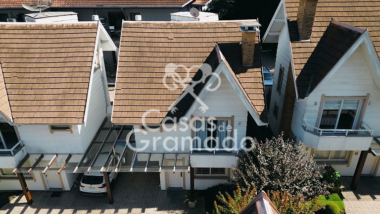 Lindíssimo Triplex à venda em Condomínio, 3 Suítes 01 garage