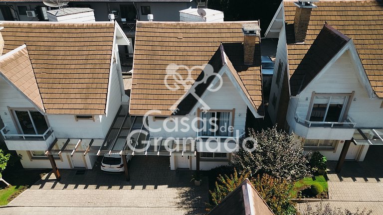 Lindíssimo Triplex à venda em Condomínio, 3 Suítes 01 garage