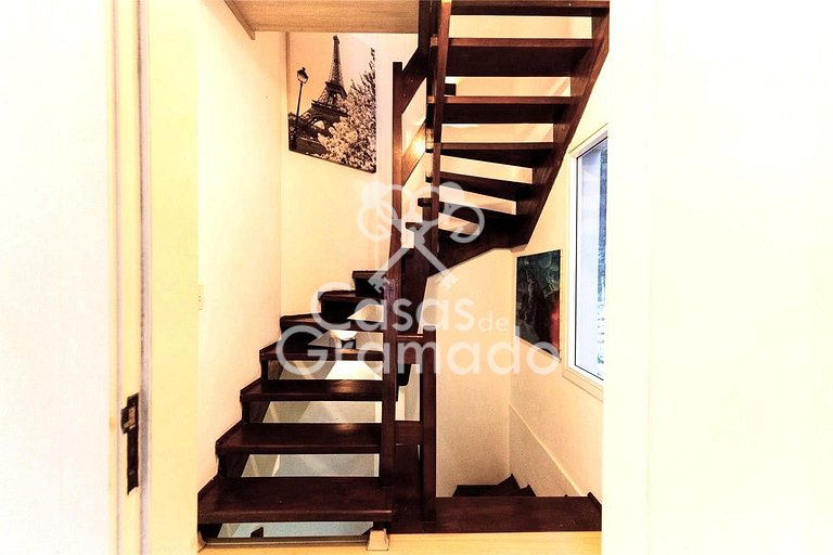 Lindíssimo Triplex à venda em Condomínio, 3 Suítes 01 garage