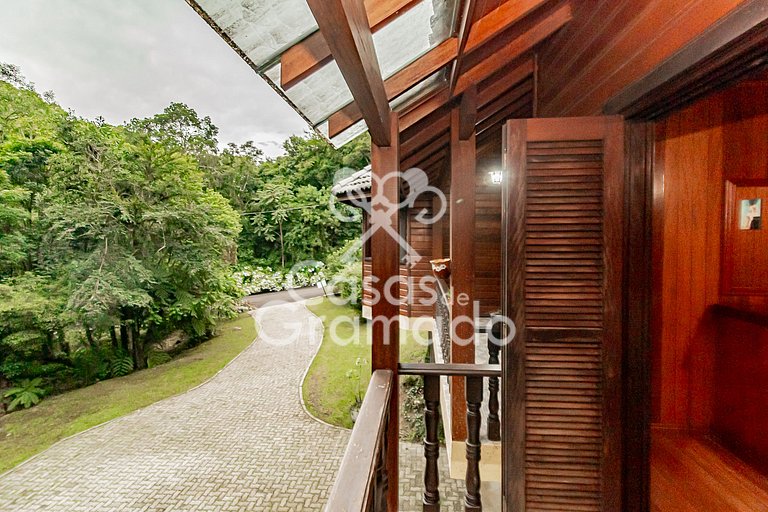 Espetacular Chalé 4 Quartos em Condomínio