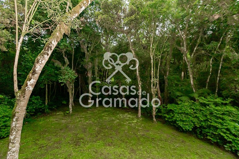 Charmoso Sobrado à venda em condomínio, 5 dormitórios, 04 va