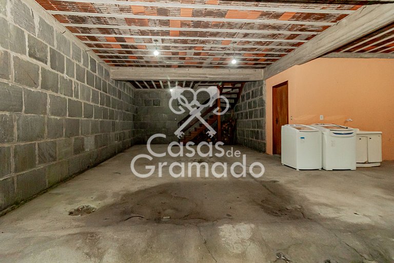 Charmoso Sobrado à venda em condomínio, 5 dormitórios, 04 va