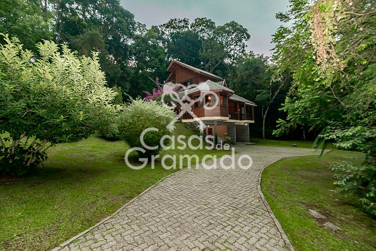 Charmoso Sobrado à venda em condomínio, 5 dormitórios, 04 va