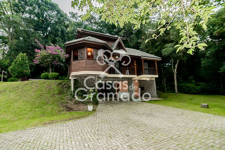 Charmoso Sobrado à venda em condomínio, 5 dormitórios, 04 va