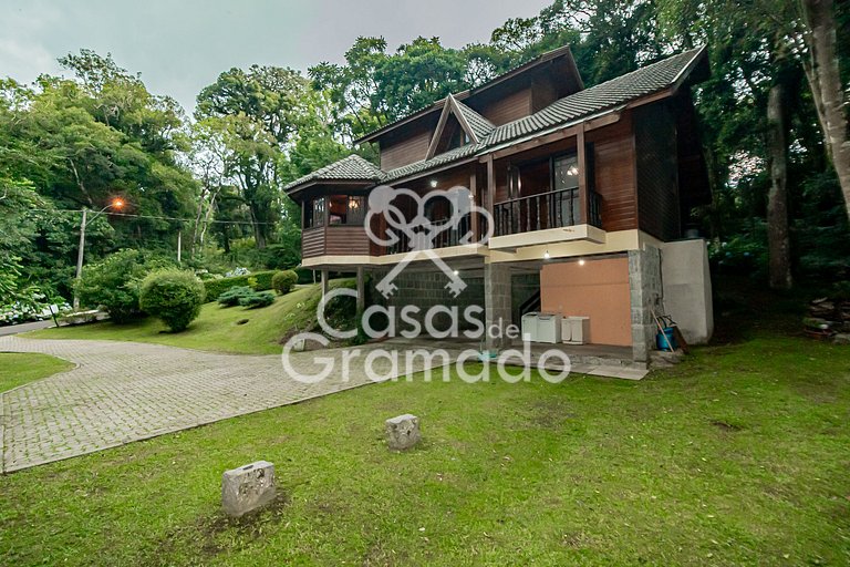 Charmoso Sobrado à venda em condomínio, 5 dormitórios, 04 va