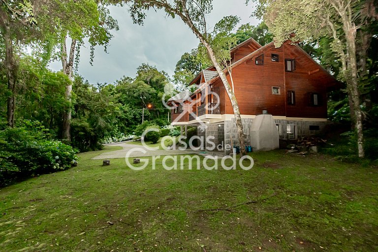 Charmoso Sobrado à venda em condomínio, 5 dormitórios, 04 va