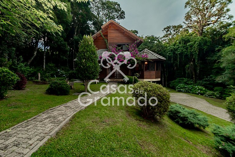 Charmoso Sobrado à venda em condomínio, 5 dormitórios, 04 va