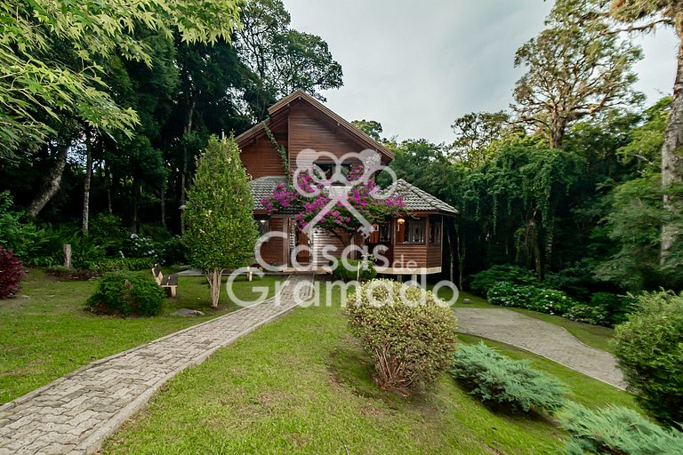 Charmoso Sobrado à venda em condomínio, 5 dormitórios, 04 va