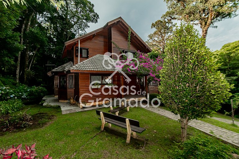 Charmoso Sobrado à venda em condomínio, 5 dormitórios, 04 va