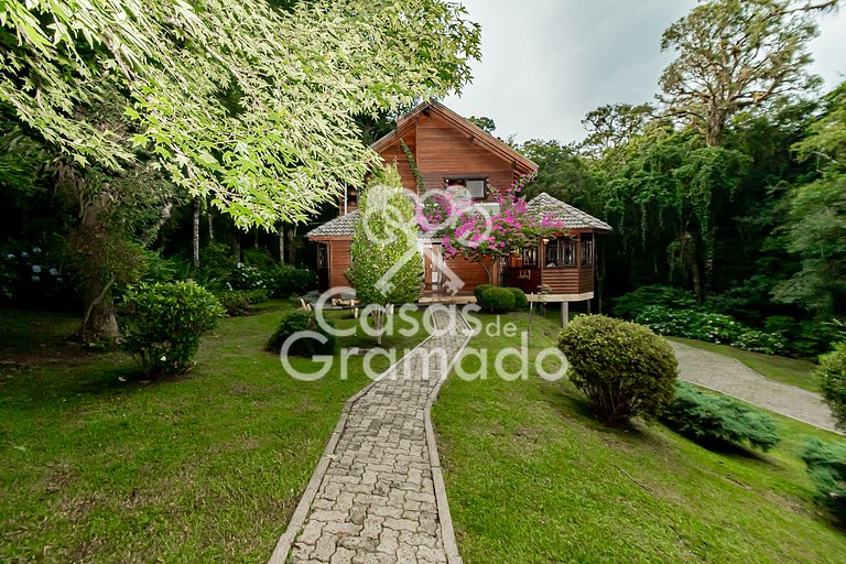 Charmoso Sobrado à venda em condomínio, 5 dormitórios, 04 va