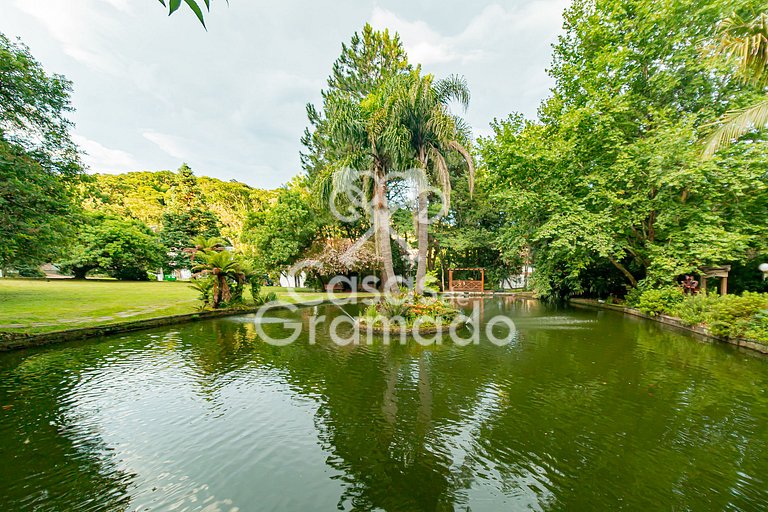 Charmoso Sobrado à venda em condomínio, 5 dormitórios, 04 va