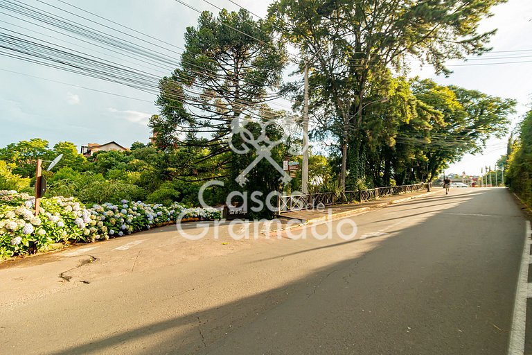 Charmoso Sobrado à venda em condomínio, 5 dormitórios, 04 va