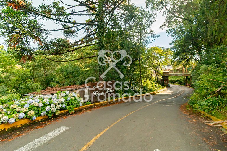 Charmoso Sobrado à venda em condomínio, 5 dormitórios, 04 va