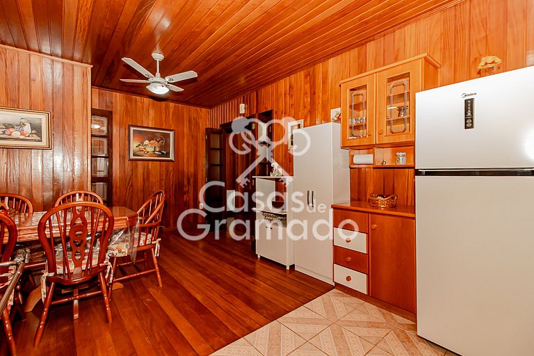 Charmoso Sobrado à venda em condomínio, 5 dormitórios, 04 va