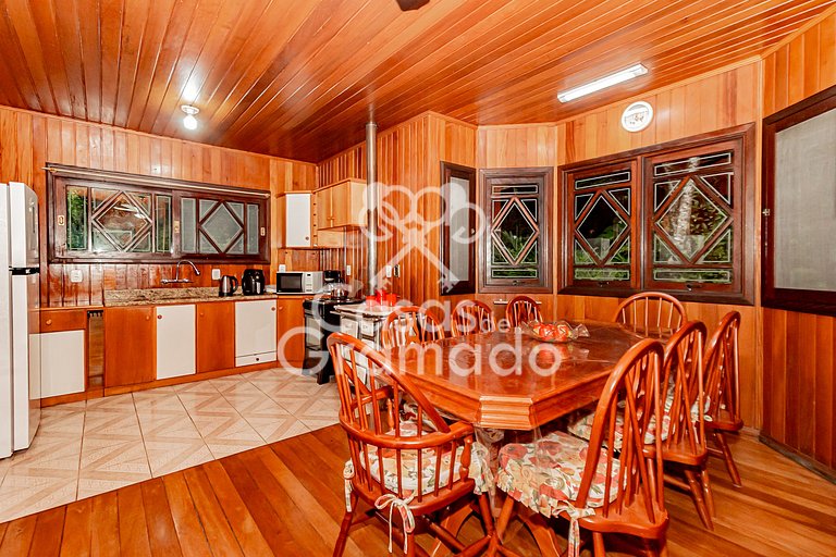 Espetacular Chalé 4 Quartos em Condomínio