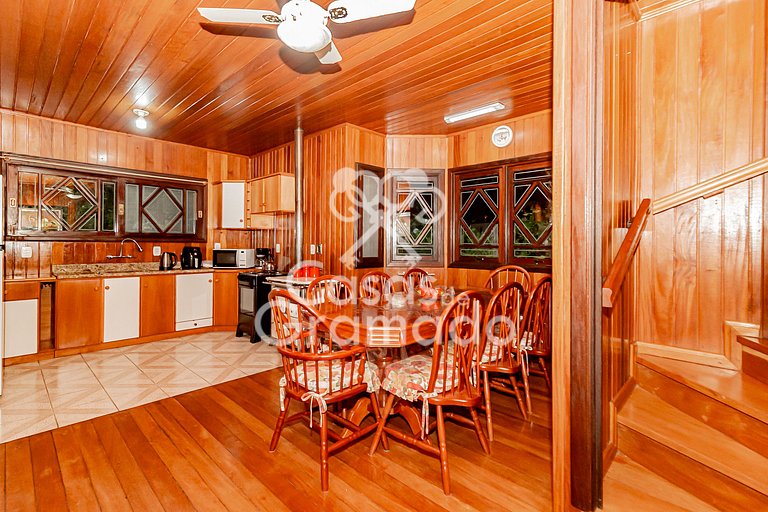 Charmoso Sobrado à venda em condomínio, 5 dormitórios, 04 va