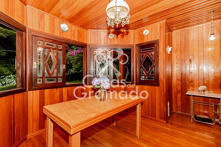 Espetacular Chalé 3 Quartos em Condomínio