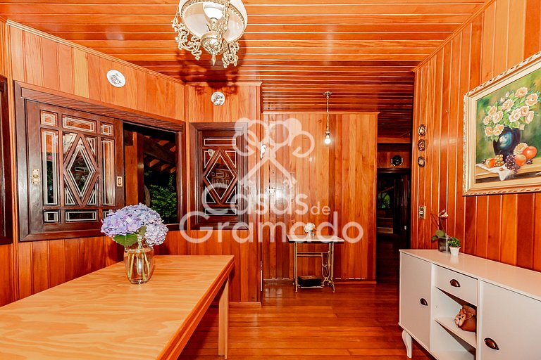 Charmoso Sobrado à venda em condomínio, 5 dormitórios, 04 va