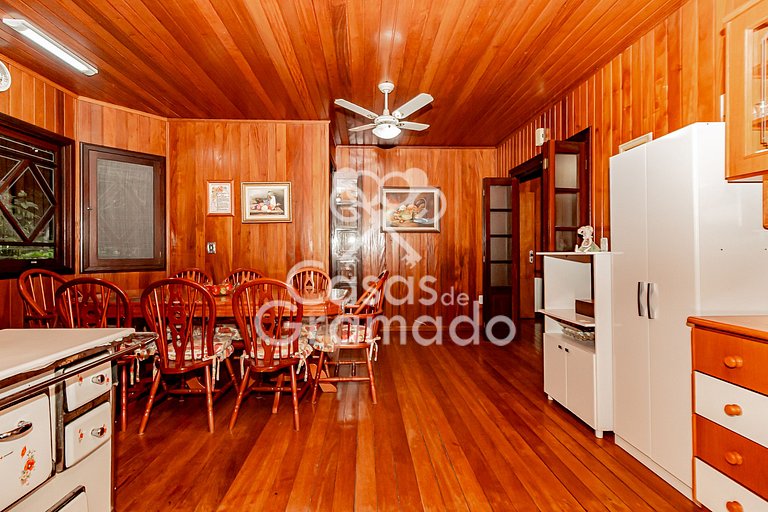 Espetacular Chalé 4 Quartos em Condomínio