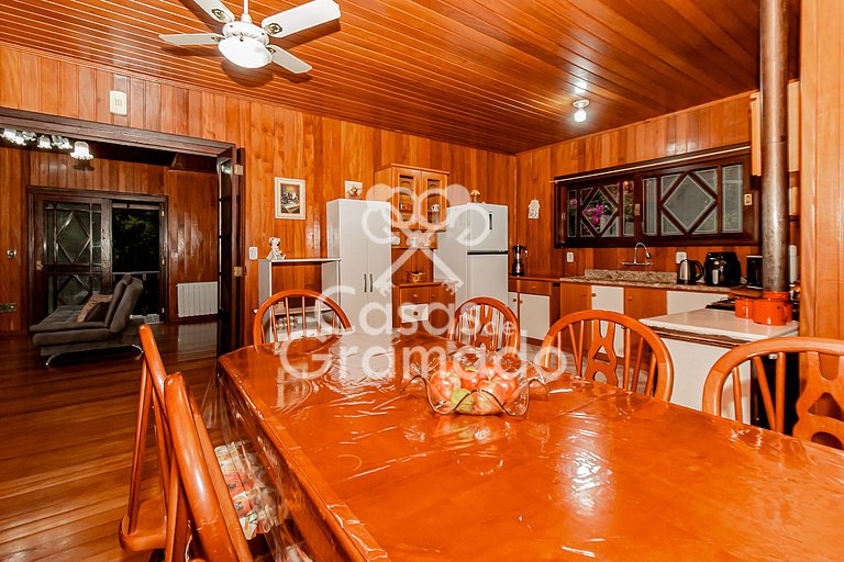 Espetacular Chalé 3 Quartos em Condomínio