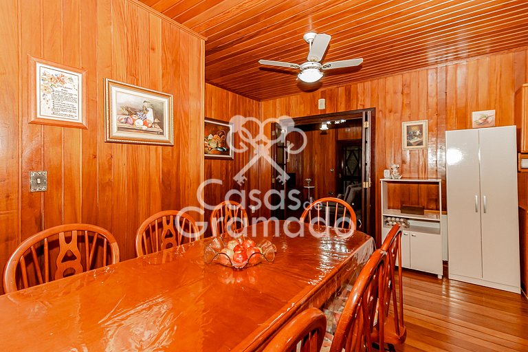 Charmoso Sobrado à venda em condomínio, 5 dormitórios, 04 va