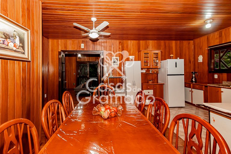 Charmoso Sobrado à venda em condomínio, 5 dormitórios, 04 va