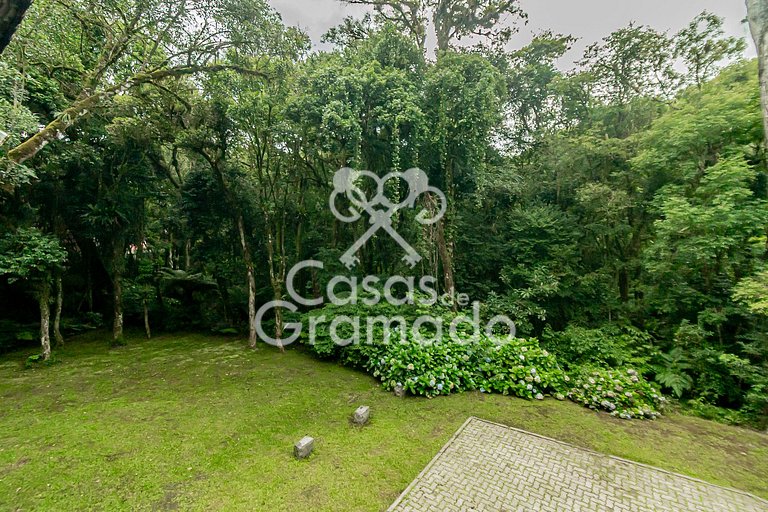 Charmoso Sobrado à venda em condomínio, 5 dormitórios, 04 va