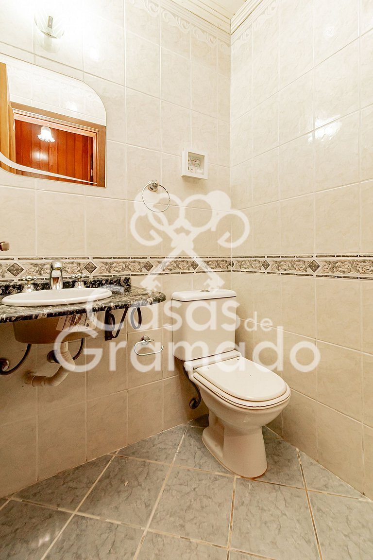 Charmoso Sobrado à venda em condomínio, 5 dormitórios, 04 va