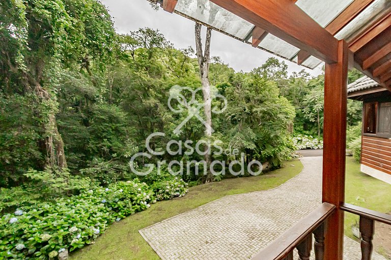 Charmoso Sobrado à venda em condomínio, 5 dormitórios, 04 va