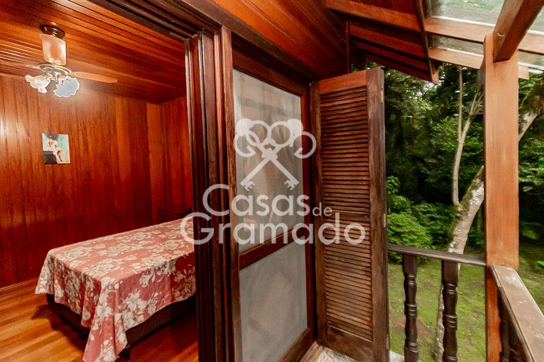 Charmoso Sobrado à venda em condomínio, 5 dormitórios, 04 va