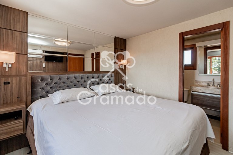 Luxuosa Cobertura Duplex em Condomínio Central