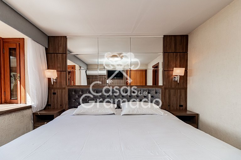 Linda Cobertura Duplex em Condomínio Central
