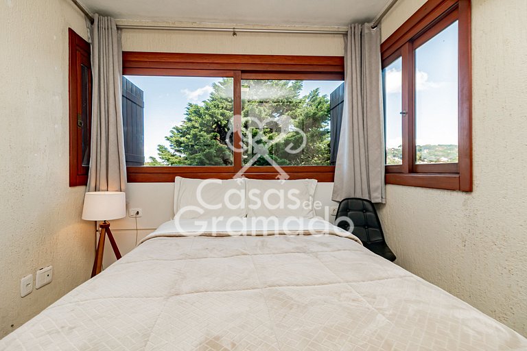 Luxuosa Cobertura Duplex em Condomínio Central