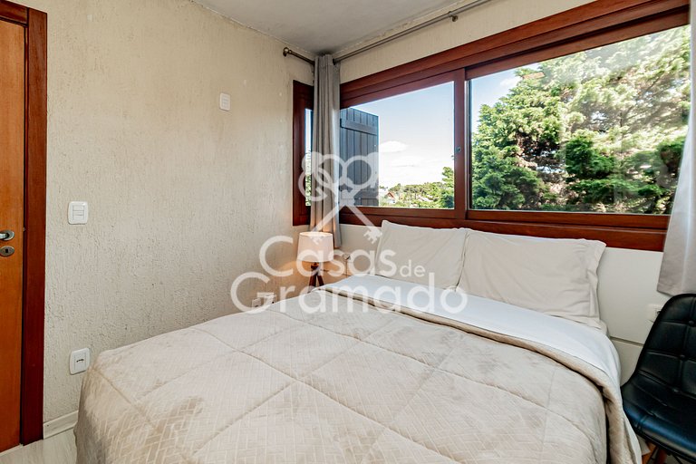 Linda Cobertura Duplex em Condomínio Central