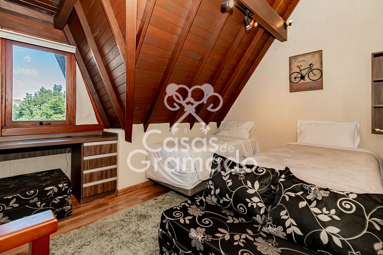 Luxuosa Cobertura Duplex em Condomínio Central