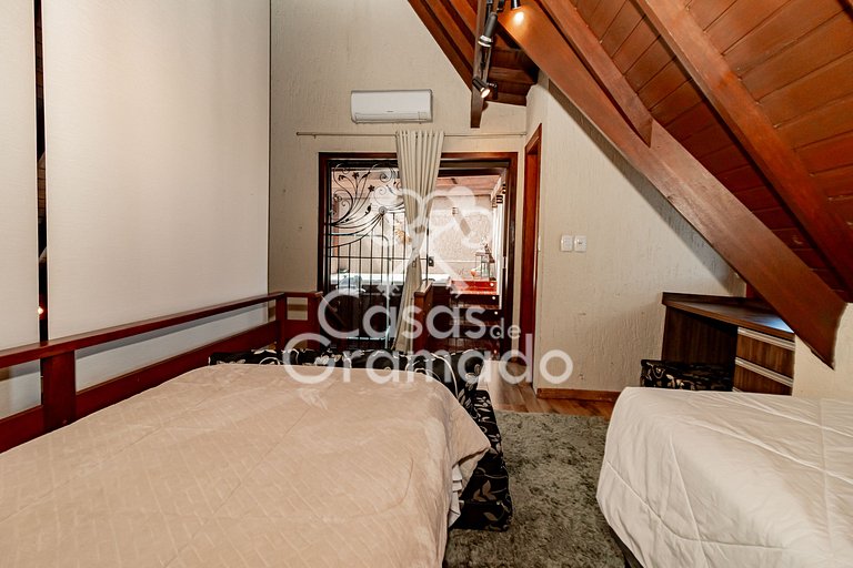 Linda Cobertura Duplex em Condomínio Central