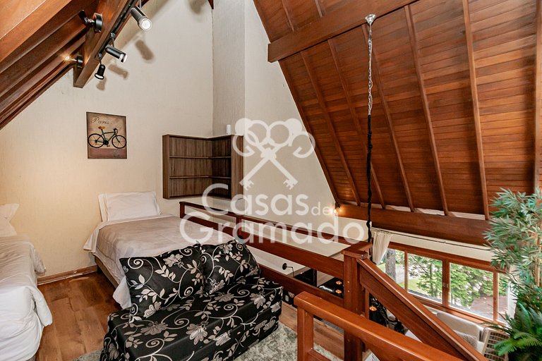 Luxuosa Cobertura Duplex em Condomínio Central