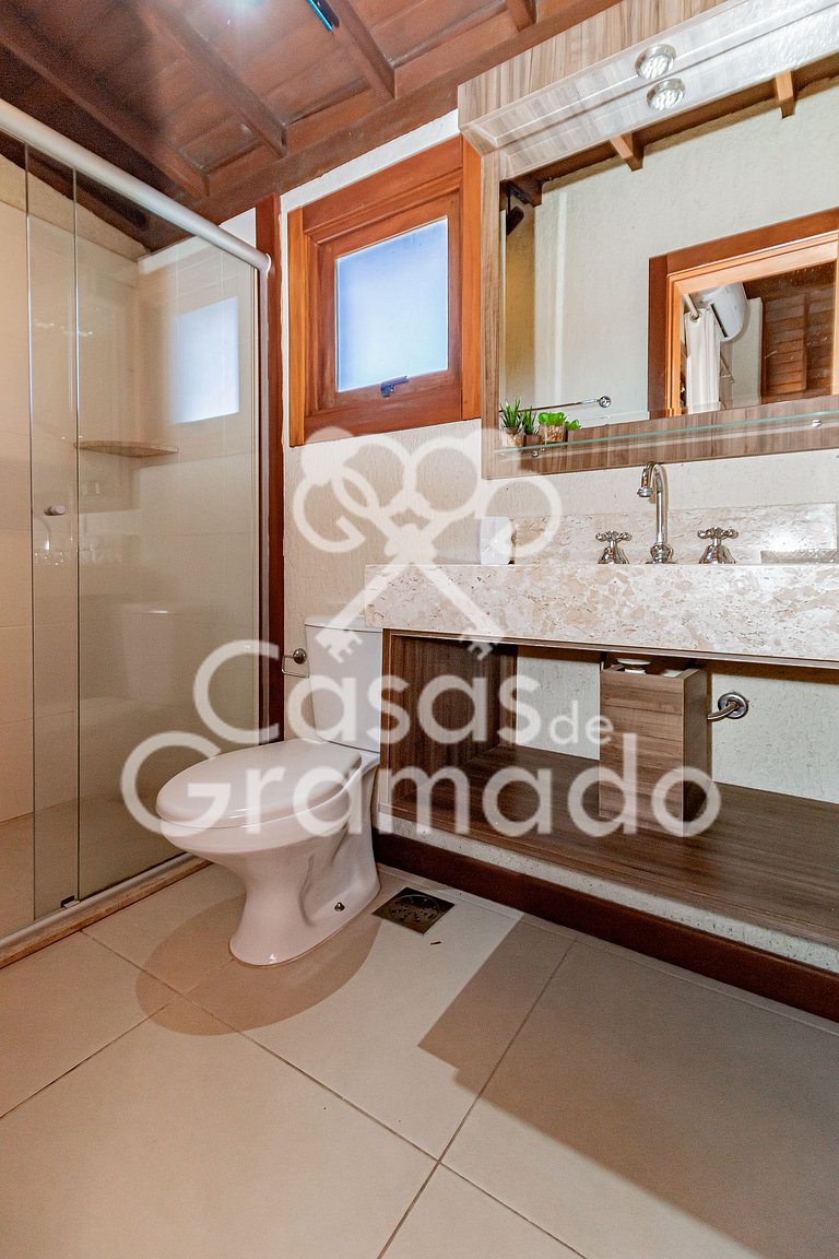 Luxuosa Cobertura Duplex em Condomínio Central