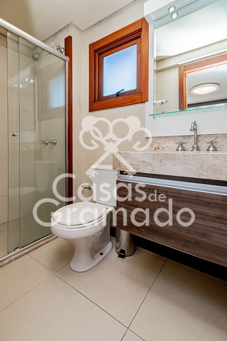 Linda Cobertura Duplex em Condomínio Central