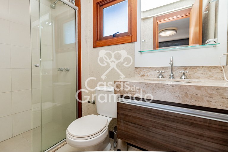 Luxuosa Cobertura Duplex em Condomínio Central