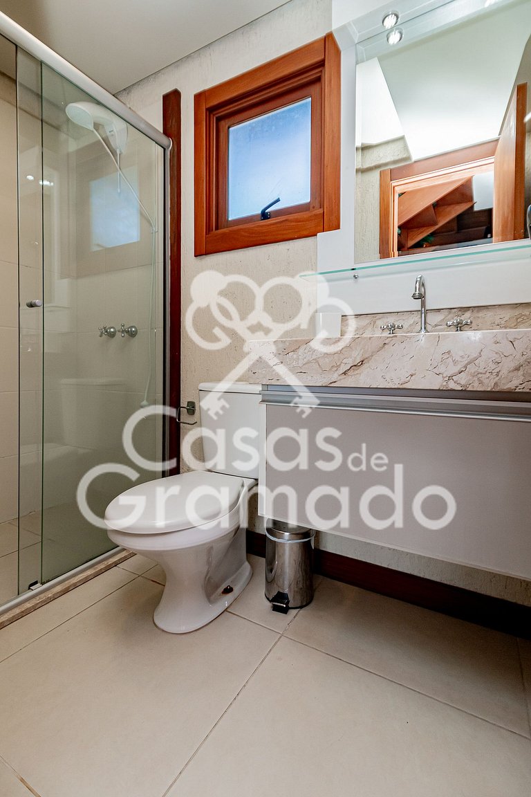 Luxuosa Cobertura Duplex em Condomínio Central