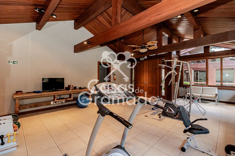 Luxuosa Cobertura Duplex em Condomínio Central