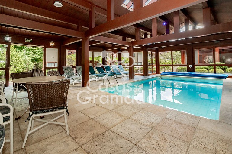 Luxuosa Cobertura Duplex em Condomínio Central