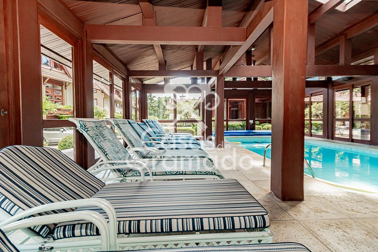 Luxuosa Cobertura Duplex em Condomínio Central