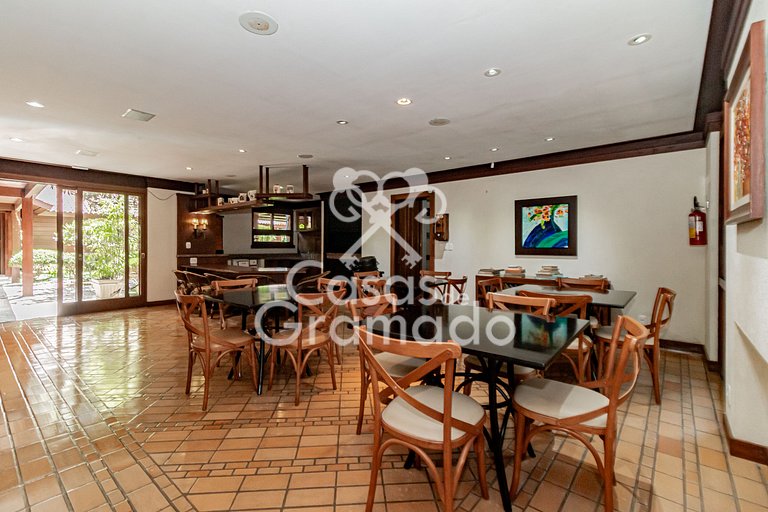 Linda Cobertura Duplex em Condomínio Central